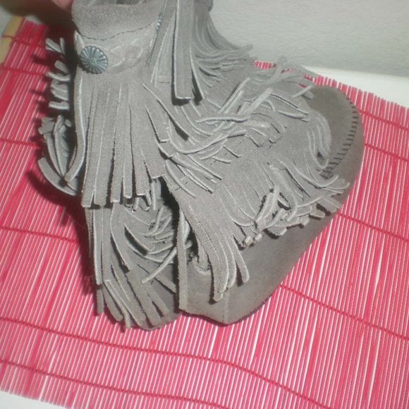 MINNETONKA Brand  Moccasins      Leather   Size 1 Gray - Picture 2 of 6